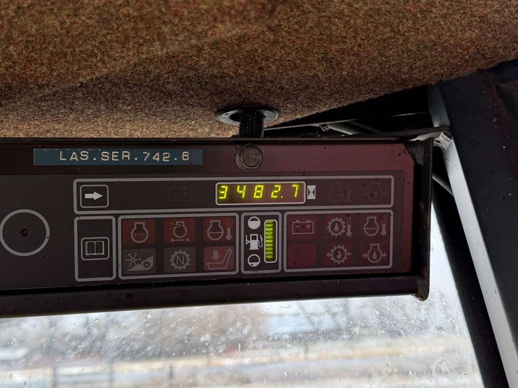 new-holland-1085-image-45