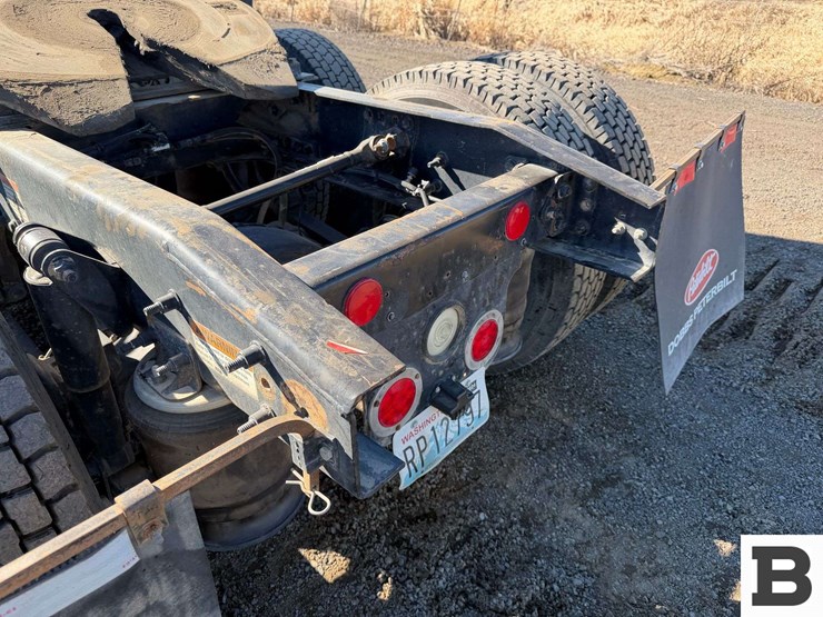 2014-freightliner-cascadia-125-image-23