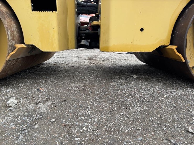 caterpillar-cb24-image-12