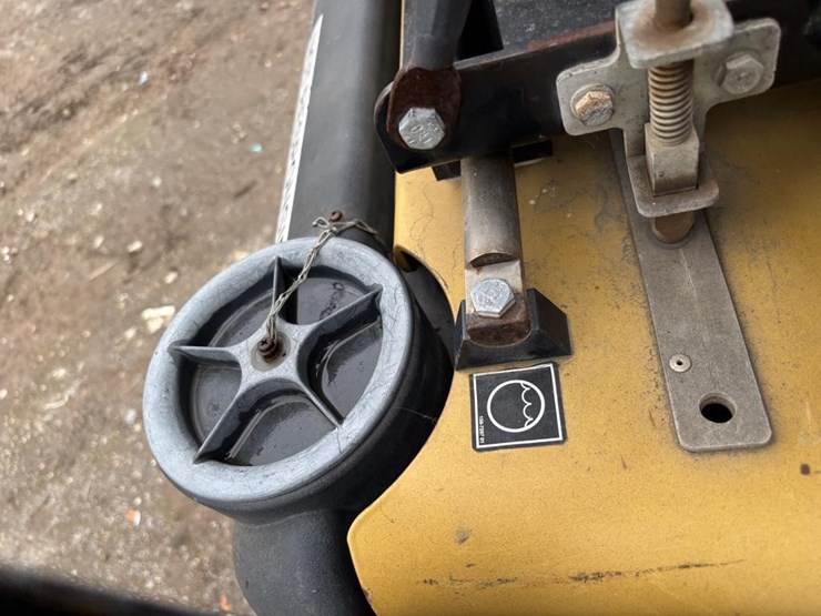 caterpillar-cb24-image-25