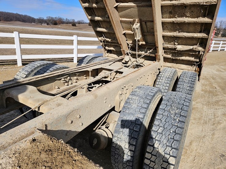 1989-ford-l9000-image-17