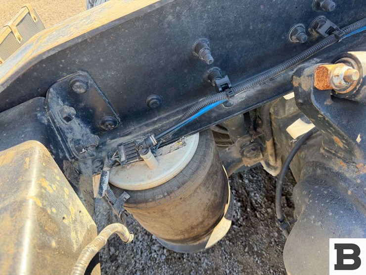 2014-freightliner-cascadia-125-image-28