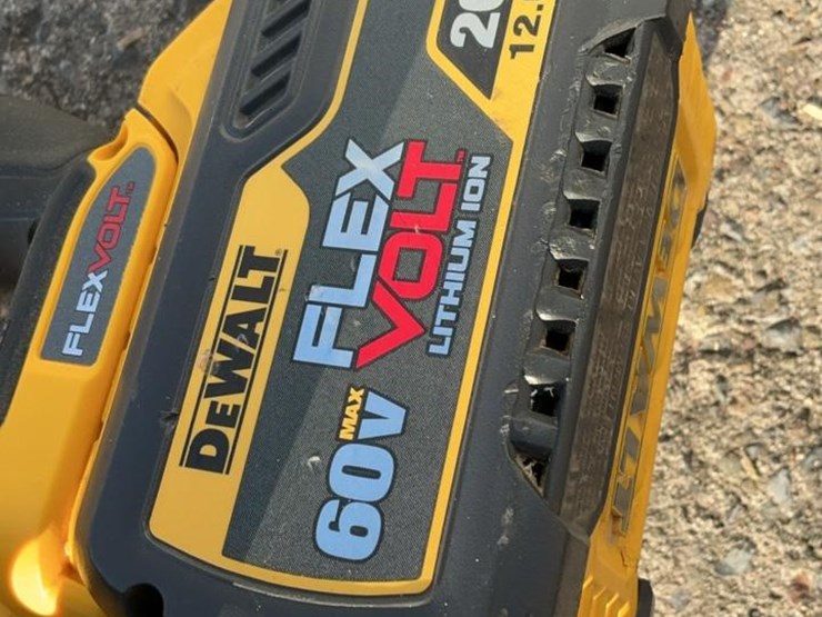 #103-•-dewalt-dcs578-cordless-circle-saw-image-7