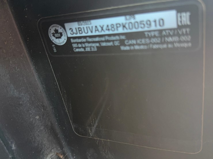 2023-can-am-hd-10-defender-limited-utv-image-9