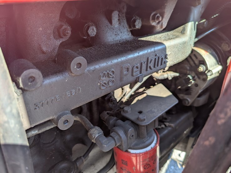 massey-ferguson-383-image-12