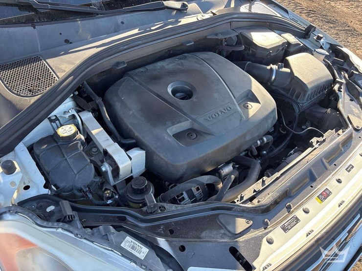 2016-volvo-xc60-image-8