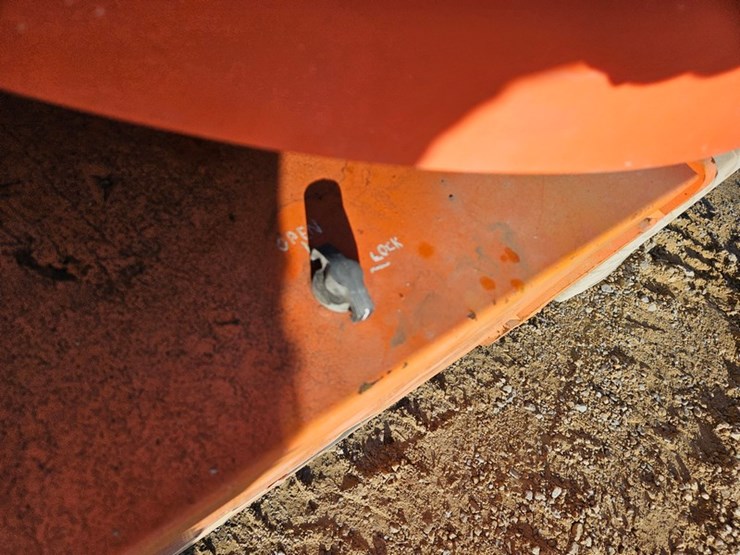 2005-jlg-e300ajp-image-21