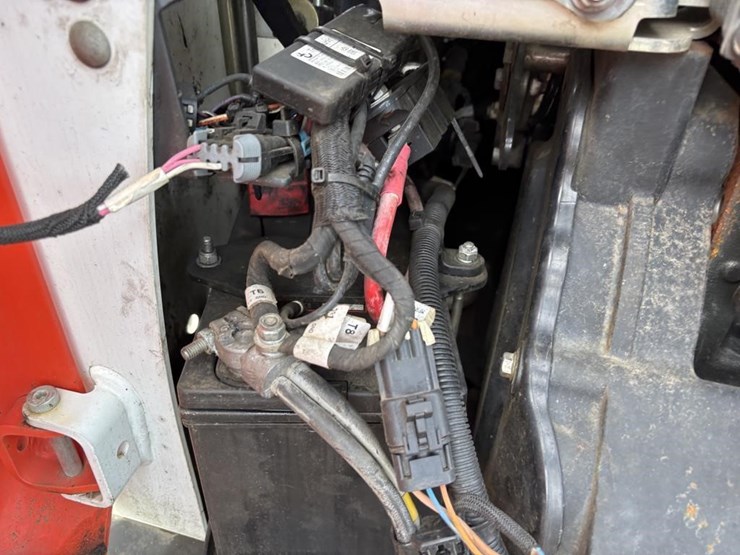 2021-bobcat-s590-image-18