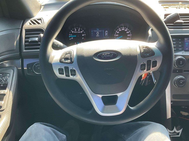 2015-ford-explorer-image-14