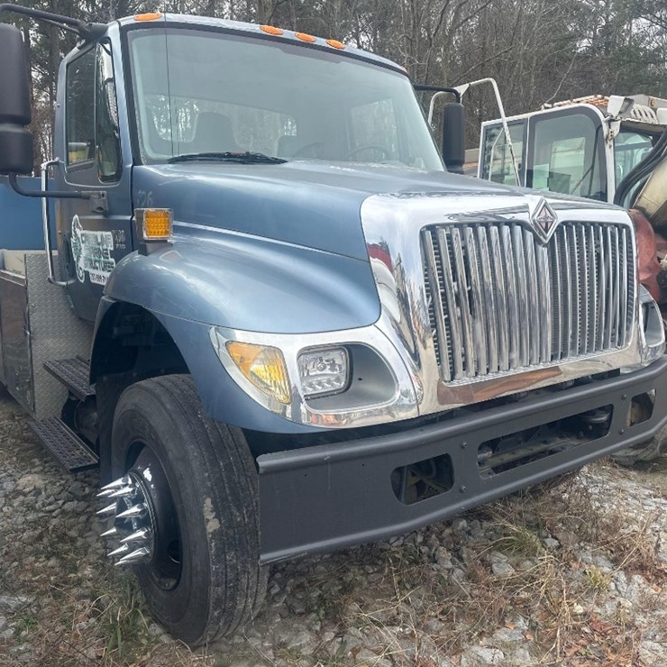 2005 INTERNATIONAL 7400