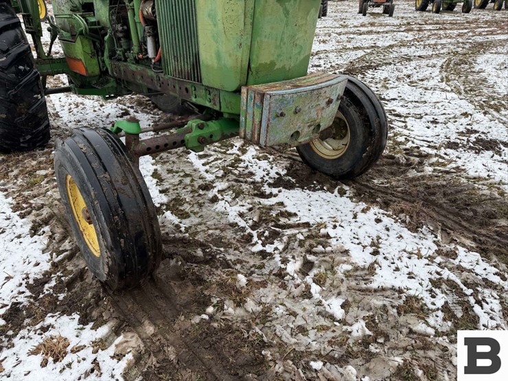 john-deere-4010-image-37