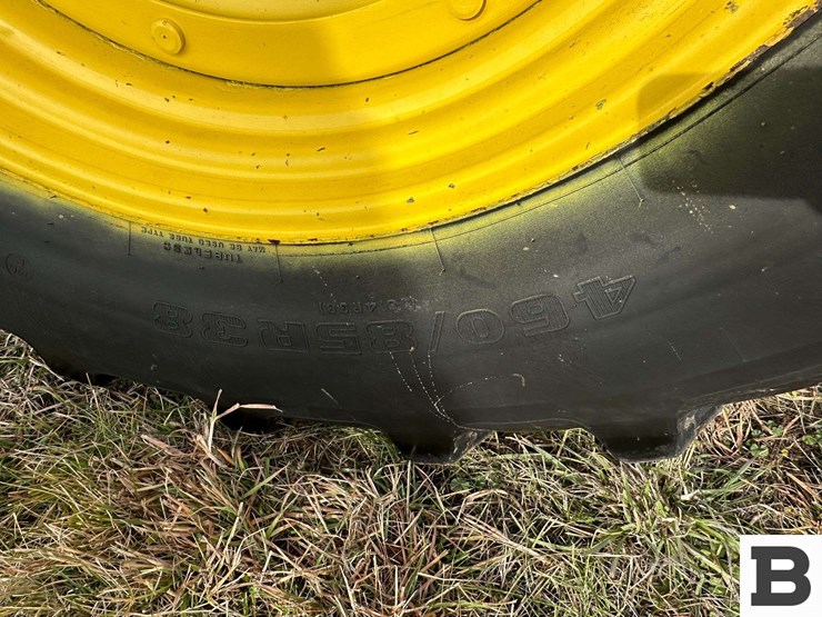 2014-john-deere-6140m-image-22