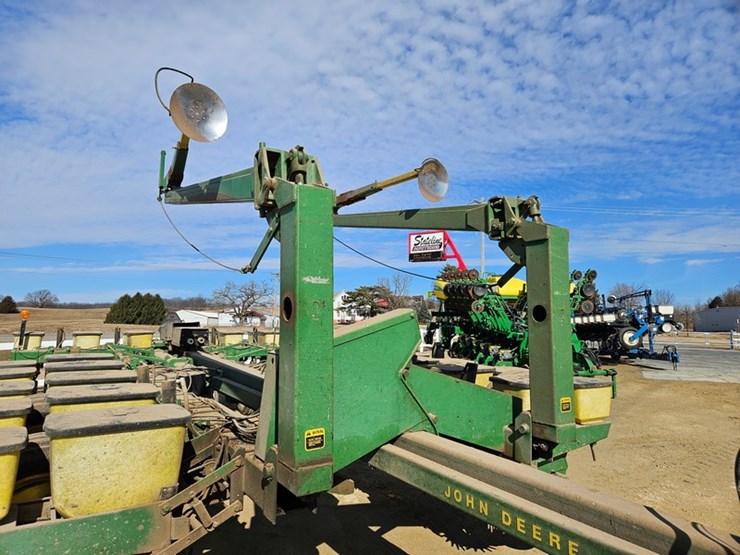 john-deere-7000-image-11