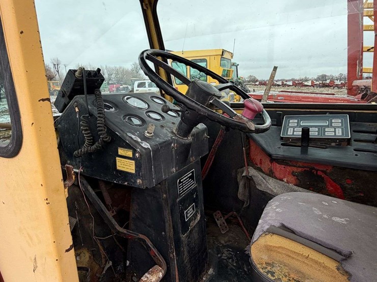 new-holland-1085-image-40