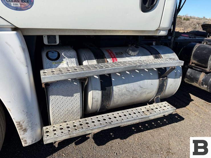 2014-freightliner-cascadia-125-image-11