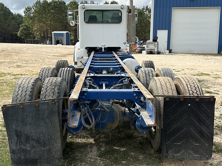 2011-peterbilt-367-image-11