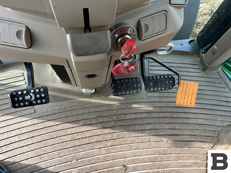 2014-john-deere-6140m-image-40