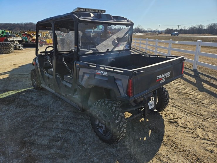 2019-john-deere-gator-image-3