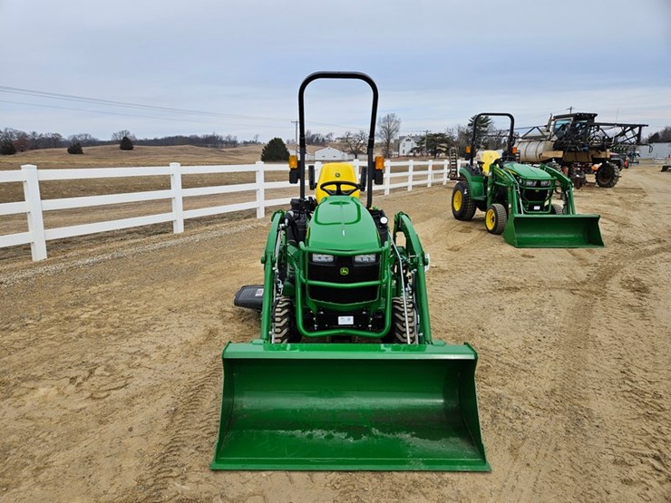 2024-john-deere-1025r-image-8