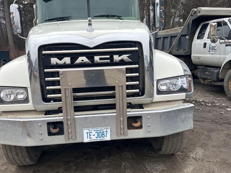 2020-mack-gr64f9-quad/a-dump-truck-image-3