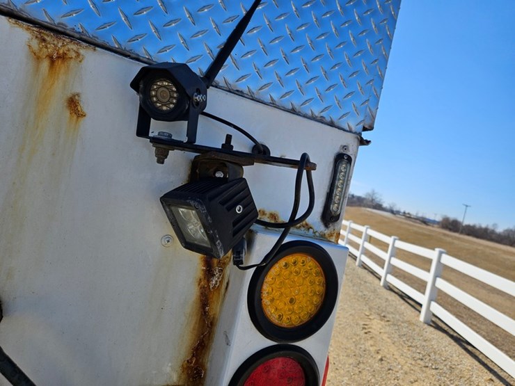 2011-ford-f550-image-19