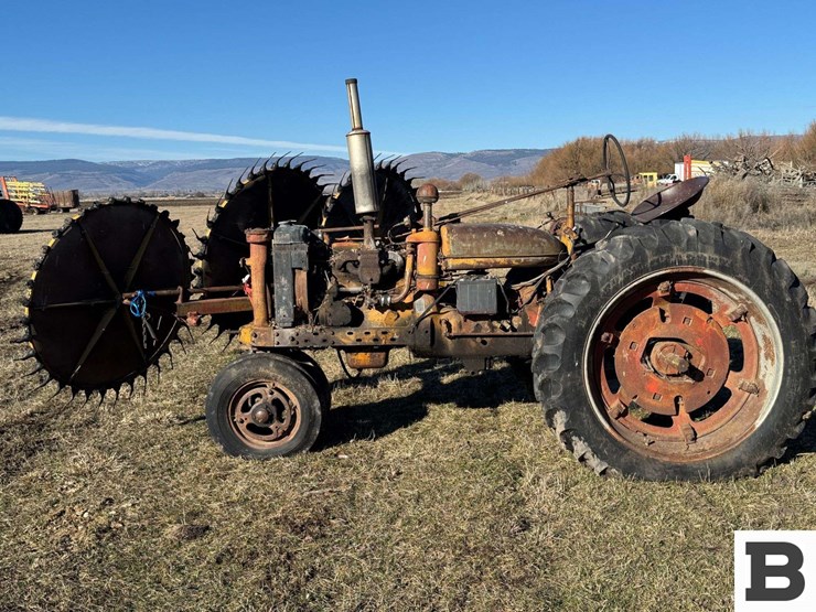 international-harvester-h-tractor-image-2