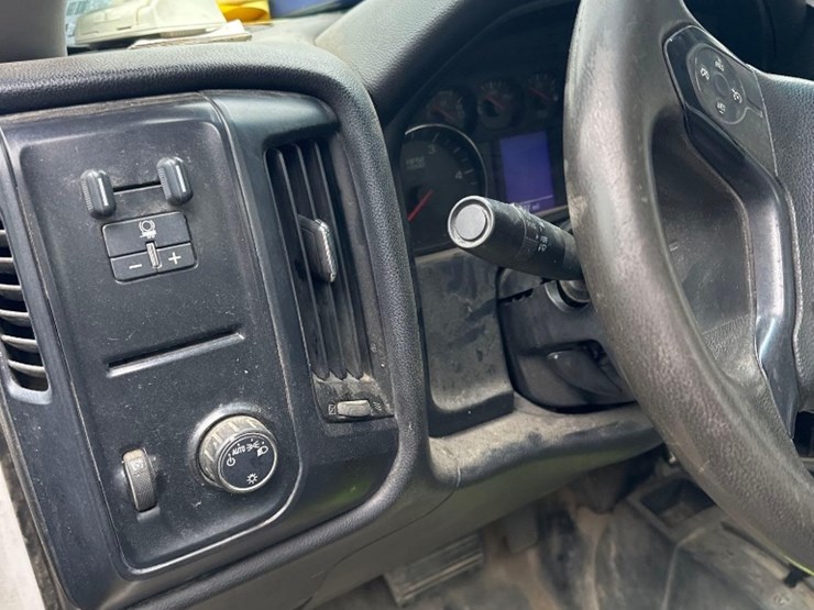 2015-chevrolet-3500hd-image-10