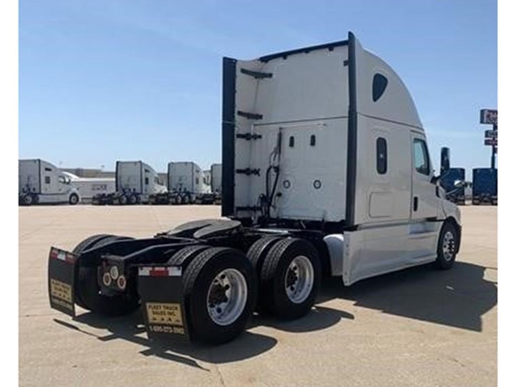 2023-freightliner-cascadia-126-image-3