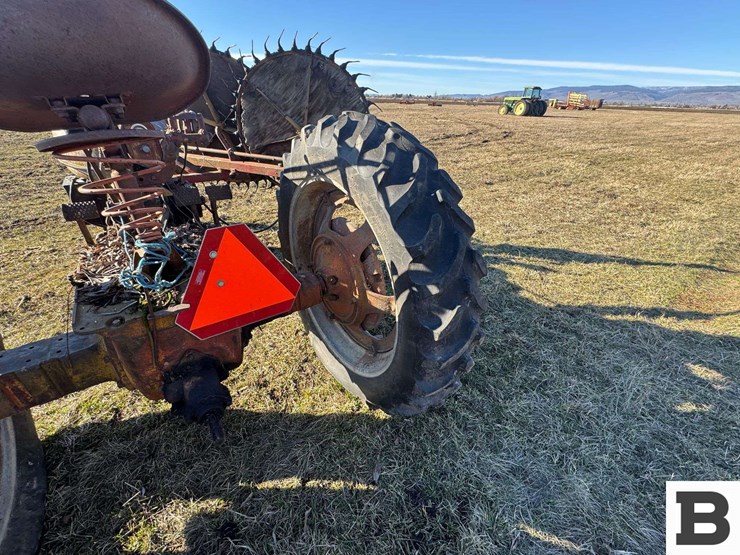 international-harvester-h-tractor-image-18