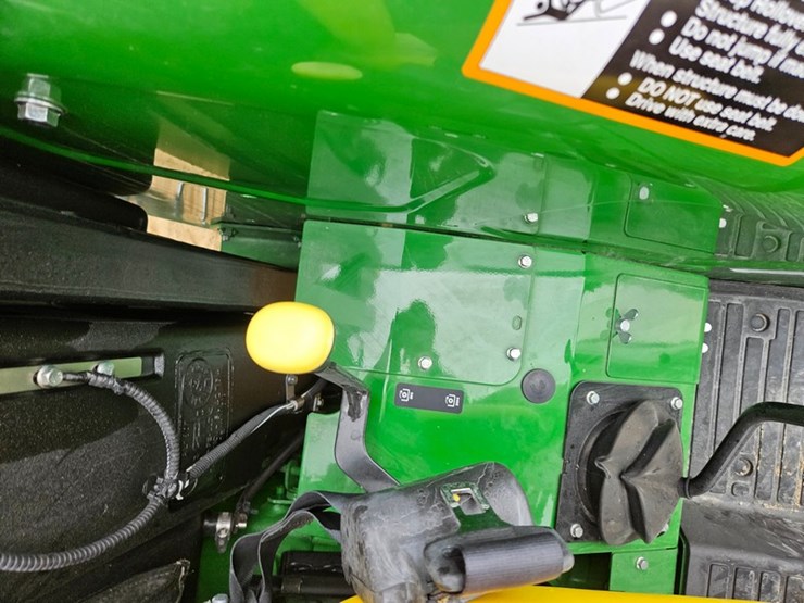 2024-john-deere-5067e-image-29