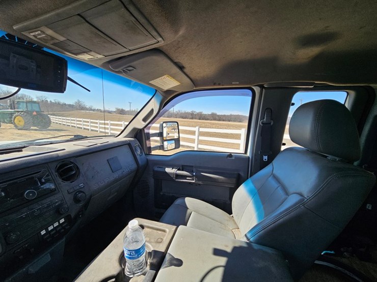 2011-ford-f550-image-49