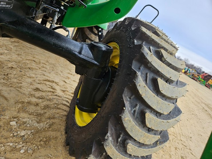 2025-john-deere-3032e-image-37