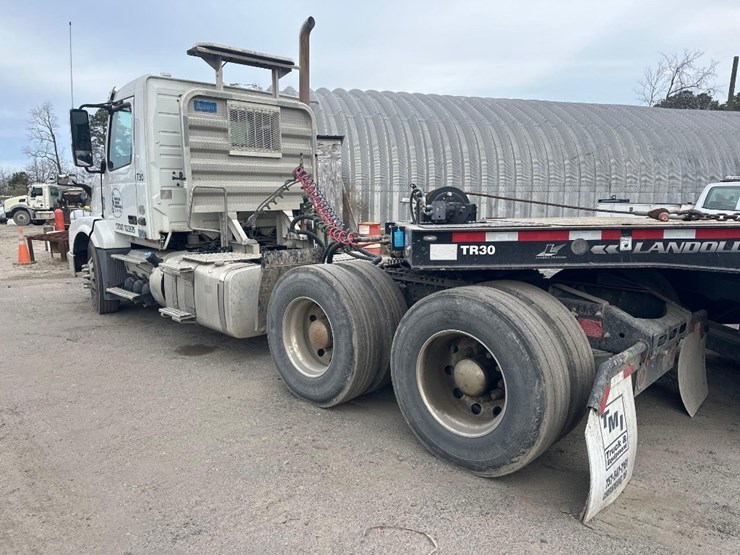 2017-volvo-vnl64-t/a-truck-tractor-image-5