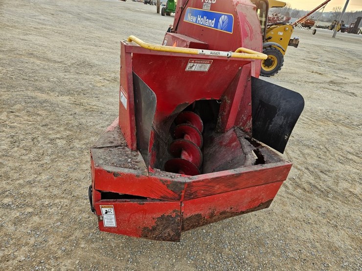 new-holland-f62b-image-13