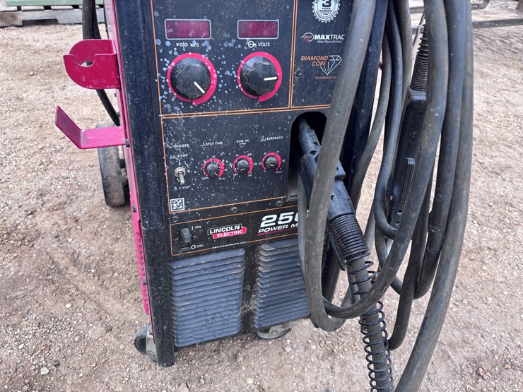 #2820-•-lincold-256-mig-welding-machine-image-4