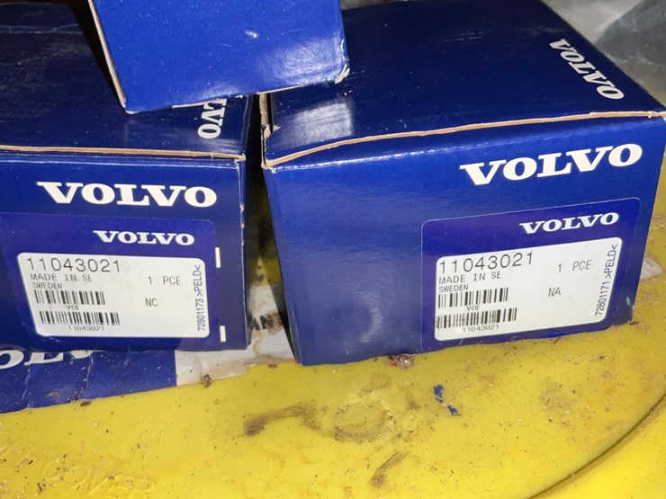 #271-•-volvo-fluids-and-filters-image-10