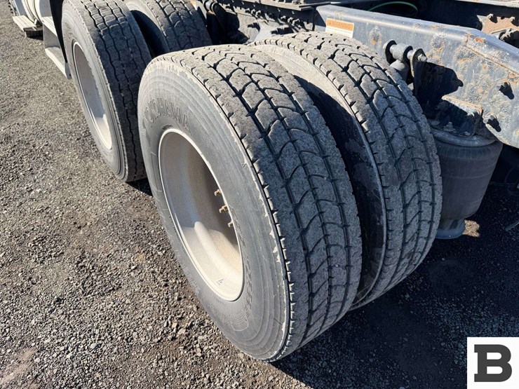 2019-freightliner-cascadia-126-image-25