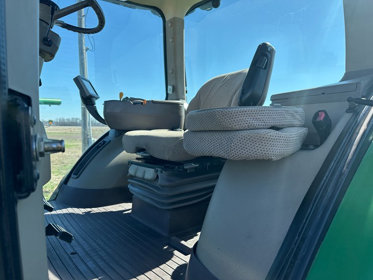 john-deere-8285r-image-52