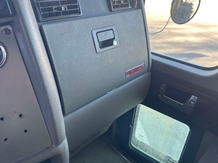 2015-kenworth-t370-image-21