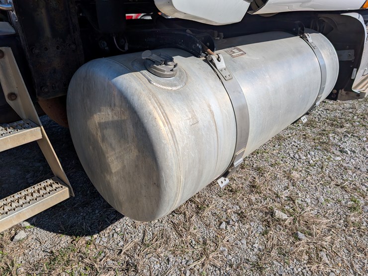 2004-peterbilt-387-image-7