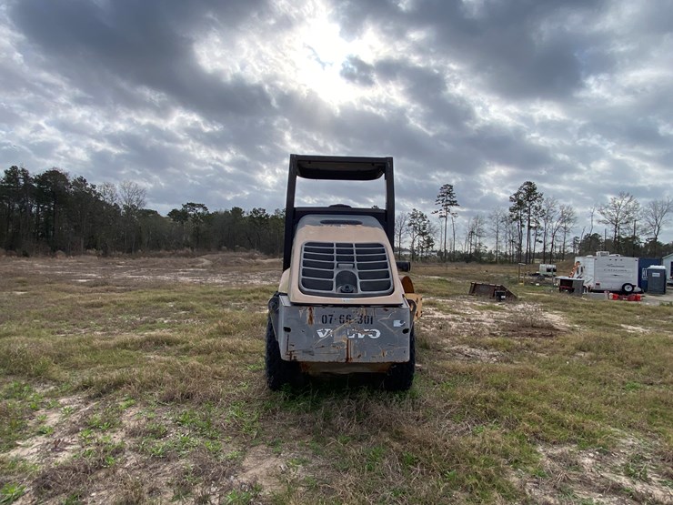 2013-volvo-sd70-image-9