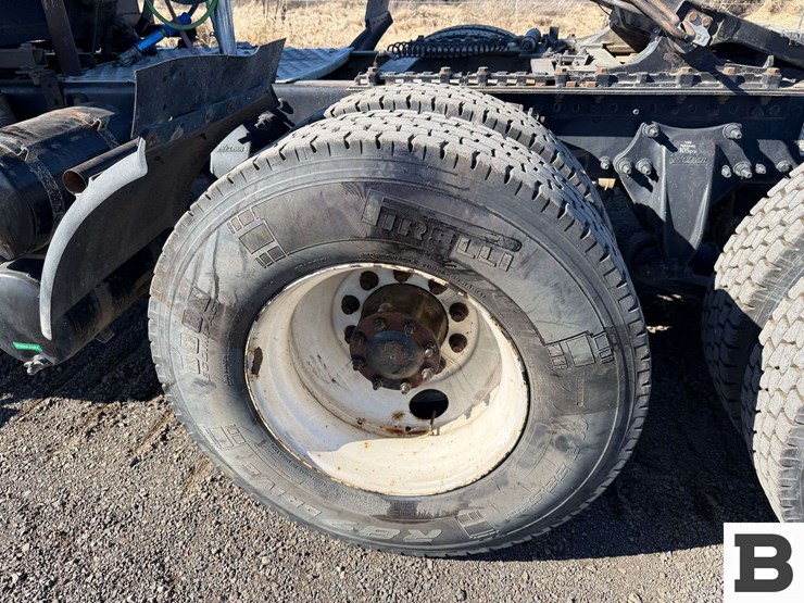 2014-freightliner-cascadia-125-image-18