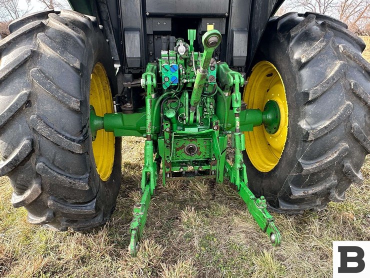 2014-john-deere-6140m-image-25