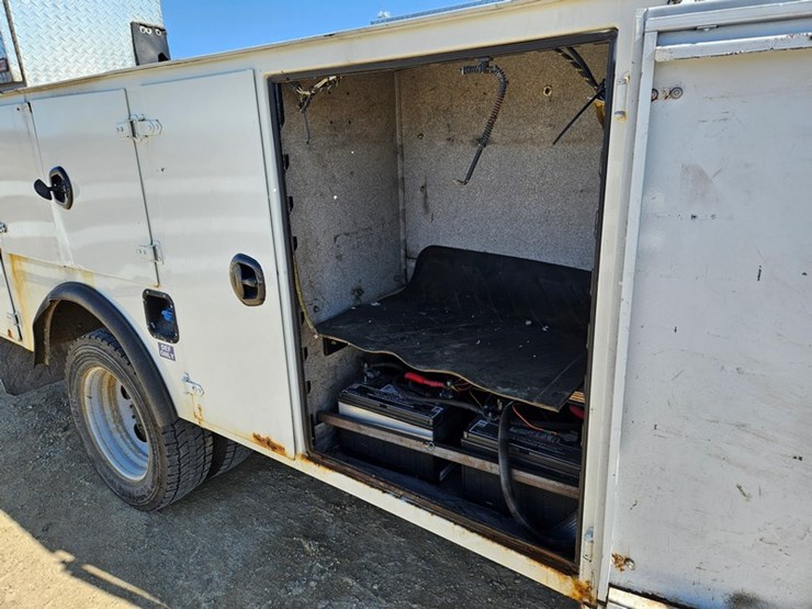 2011-ford-f550-image-28