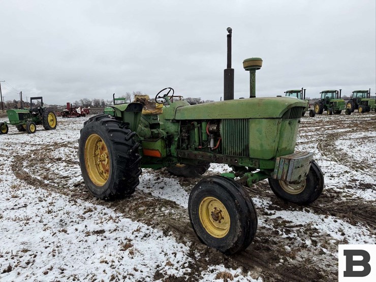 john-deere-4010-image-36