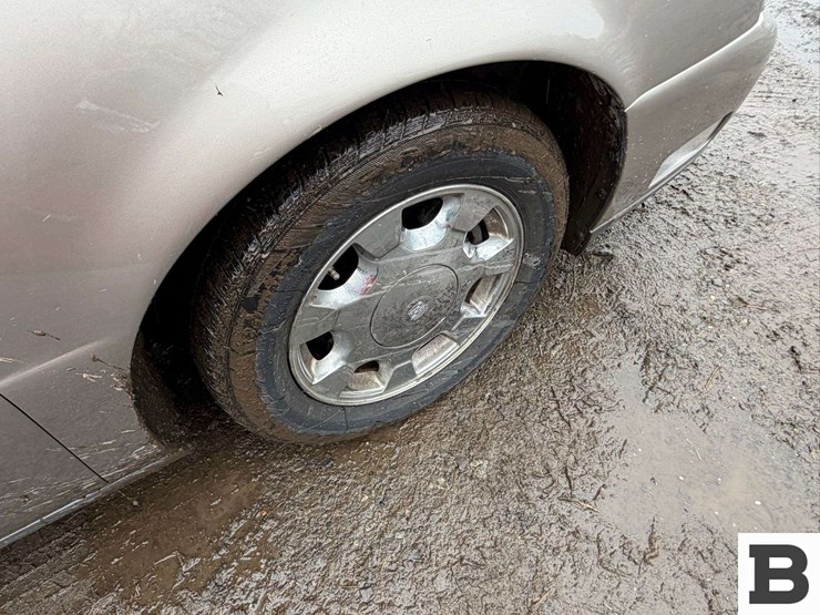 2001-cadillac-deville-sedan-image-11