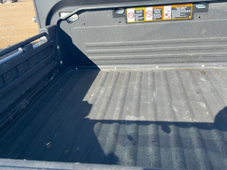 2023-john-deere-gator-image-14