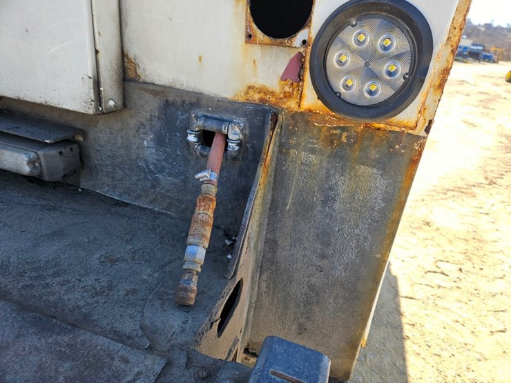 2011-ford-f550-image-18