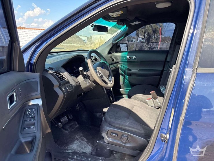 2015-ford-explorer-image-11