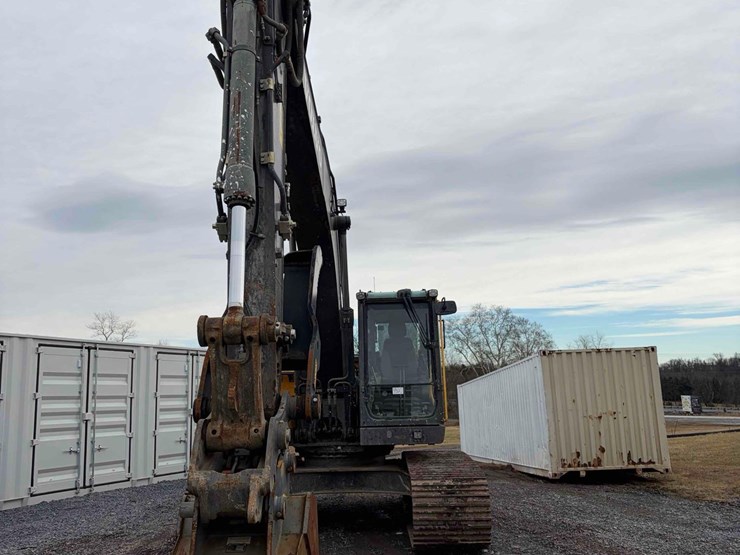 2016-volvo-ec220e-image-2